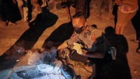 Polisi melakukan olah TKP dan memeriksa sejumlah barang dalam peristiwa itu.