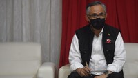 Hal itu dibenarkan dan disampaikan langsung oleh Ketua Dewan Komisioner Otoritas Jasa Keuangan (OJK) Wimboh Santoso saat bersama Rektor Unair Mohammad Nasih, di Surabaya, Sabtu (4/9).