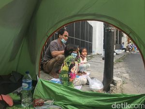 Cerita Pengungsi Afghanistan Sulit Dapat Obat Ketika Anak Sakit