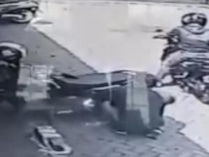 Terekam CCTV! Komplotan Pelaku Pembobol Jok Motor di Minimarket