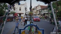 Bangunan - bangunan tua yang fotogenik untuk berfoto-foto menjadi salah satu daya tarik bagi para wisatawan.