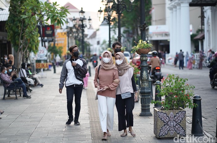 Kota Lama Semarang Mulai Ramai Wisatawan Para wsiatawan domestik mulai banyak terlihat di kawasan Kota Lama Semarang, Sabtu (4/9). Peningkatan wisatawan di kota lama ini sudah dirasakan sejak sepekan terakhir.