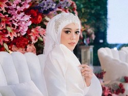 7 Seleb Cantik Tanah Air Ini Pilih Nikah Muda di Usia 23 Tahun ke Bawah