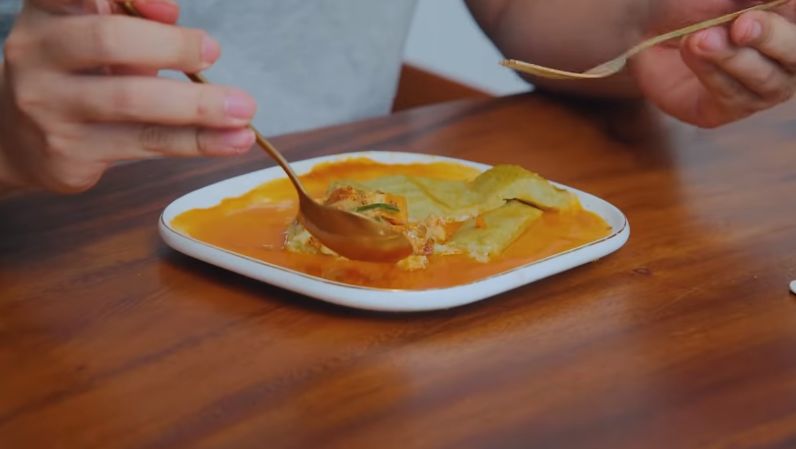 Lontong Sayur Unik yang Mirip Seperti Puding Pandan