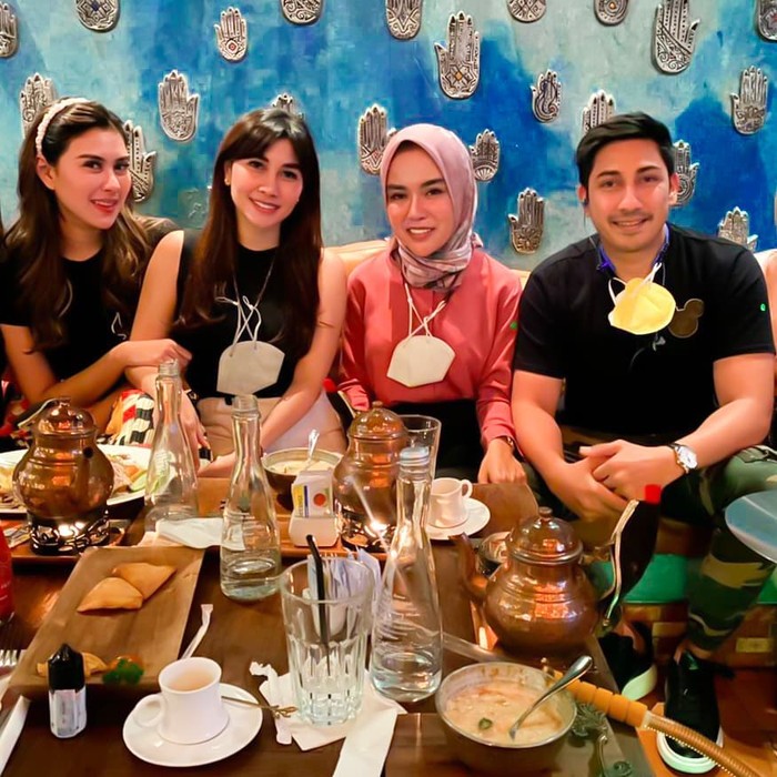 Lukman Azhari Hobi Ngopi Romantis Bareng Medina Zein