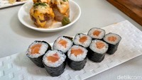 Selain sushi, Fure Sushi juga menawarkan menu berupa makanan khas Jepang lainnya. Seperti Bento Box, Donuri, Takoyaki, Onigiri, Nasi Bakar, lengkap dengan menu minuman seperti Green Tea dan Ice Lychee Tea. Foto: detikcom/Riska Fitria