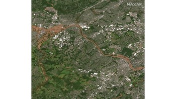 Sungai Raritan di New Jersey yang terlihat berubah warna airnya menjadi kecokelatan dan meluap di sekitarnya. New Jersey adalah daerah yang paling terdampak Badai Ida. Foto: Maxar Technologies