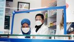 Sambil Jongkok, Erick Thohir Cek Stok Obat di Kimia Farma