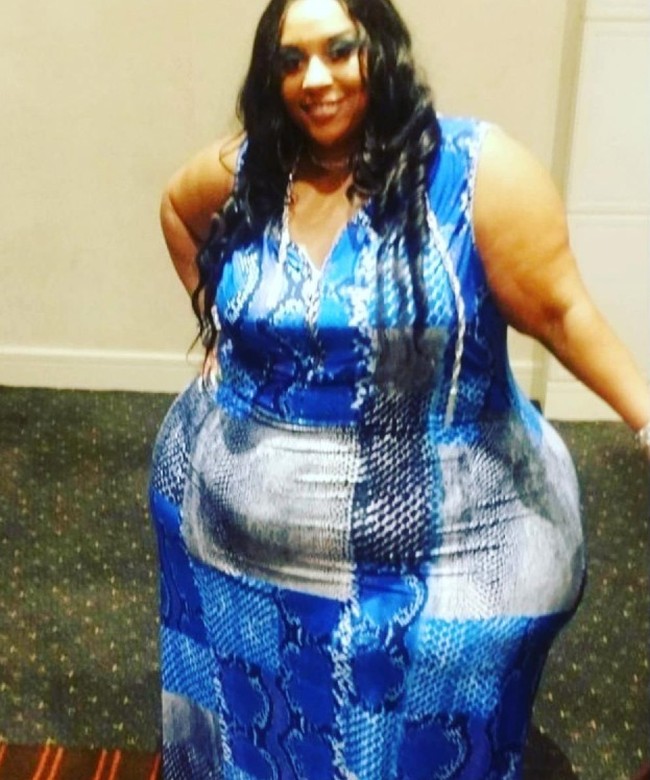 Menjadi wanita dengan bokong dan pinggul terlebar, Mikel pun populer di Instagram. Pengikutnya di akun divaz_style mencapai lebih dari 12 ribu. Foto: Dok. Instagram @divaz_style