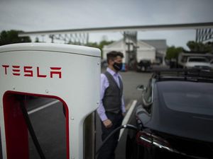 Harga Mobil Listrik Tesla Naik Dua Kali dalam Seminggu