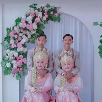 Pernikahan dua pasangan suami istri kembar itu terjadi di Cimanggung, Kabupaten Sumedang pada Februari 2021. Pelaksanaan pernikahan empat mempelai semuanya kembar ini digelar sederhana yang dihadiri keluarga dan sanak saudaranya.  Foto: Dok. pribadi Rina Nurhayati.