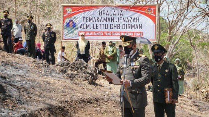 Pemakaman Lettu Chb Dirman yang gugur diserang KKB Maybrat