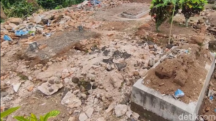 pengrusakan makam di banyuwangi