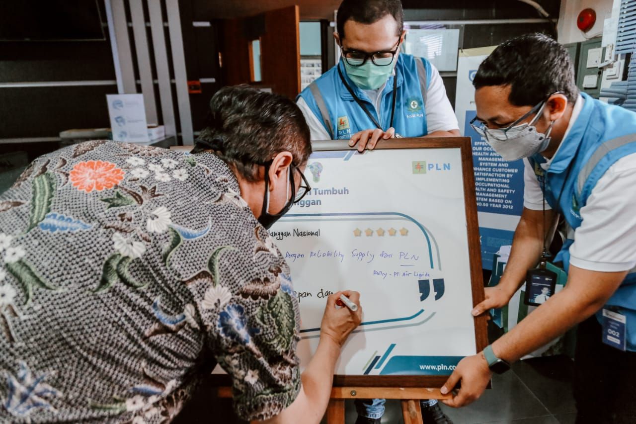PT PLN (Persero) konsisten memenuhi kebutuhan pelanggan dengan menghadirkan keandalan listrik di tengah pandemi Covid-19. (Dok: PLN)