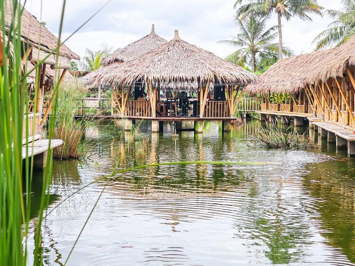 restoran saung di bogor Asyiknya Ngeriung di Saung Sambil Makan Enak di 5 Restoran Ini