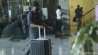 Selain sepeda, KPK juga mengamankan sejulah barang bukti yang dibawa menggunakna koper hitam.