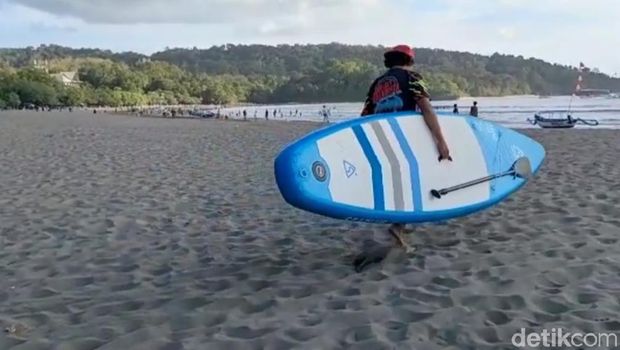 Serunya Main Paddling di Pangandaran Seperti Susi Pujiastuti