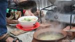 Sarapan Nikmat Pakai Soto Gentong yang Maknyus Rasanya