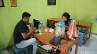 Setiap harinya bisa 50 sampai 100 porsi soto gentong terjual. Pembeli datang dari Kudus, Pati, Semarang, hingga luar Jawa.  Foto: detikFood/Dian Utoro Aji