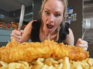 Resto Ini Tantang Pengunjung Makan 2,5 Kg Fish and Chips dalam 1 Jam, Sanggup?