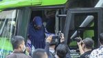 Gunakan Bus, 17 Tersangka Kasus Suap Bupati Probolinggo Tiba di KPK