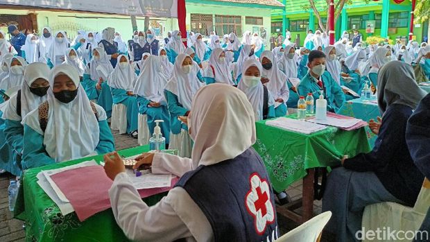 vaksinasi pelajar di ponorogo