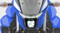 Selain itu, desain fascia juga mengalami revisi. Kini jadi lebih agresif dengan penyematan sistem pencahayaan projector yang modern. Di bagian atas lampu itu juga diselipkan tambahan lampu seperti lampu DRL LED. Sayangnya, lampu sein masih pakai model bohlam. Foto: Dok. Yamaha India
