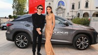 Tak sendiri, Zendaya juga hadir bersama Timothee Chalamet. Foto: Getty Images for Lexus/Pascal Le Segretain