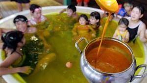 5 Onsen di Jepang Ini Suguhkan Mandi di Tanah Hingga Kuah Kari