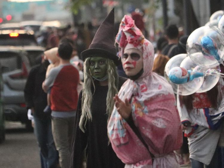 Pocong Sampai Kuntilanak Kembali Hantui Jalan Asia Afrika di Bandung