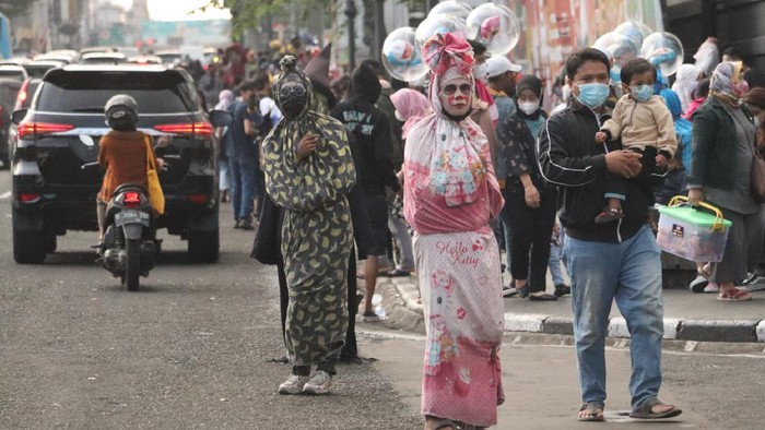 Bandung Cosplay hantu di Alun-alun Bandung akhir pekan ini, Minggu (5/9/2021).