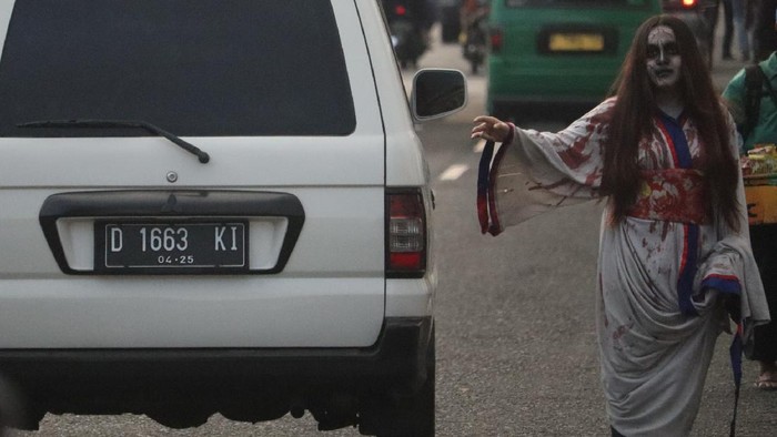 Bandung Cosplay hantu di Alun-alun Bandung akhir pekan ini, Minggu (5/9/2021).