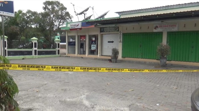 benda mencurigakan berupa kardus mencurigakan kagetkan warga madiun