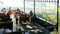 Kang Ujang mengaku telah menyiapkan wisata lainnya agar Cirebon menjadi destinasi favorit. Ia tengah membangun Telaga Langit. Konsepnya seperti museum, penginapan, dan edukasi sejarah.  
