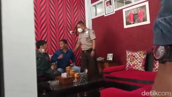 Chat ketua DPRD Kuningan soal pembatalan kunjungan Presiden ke Husnul Khotimah