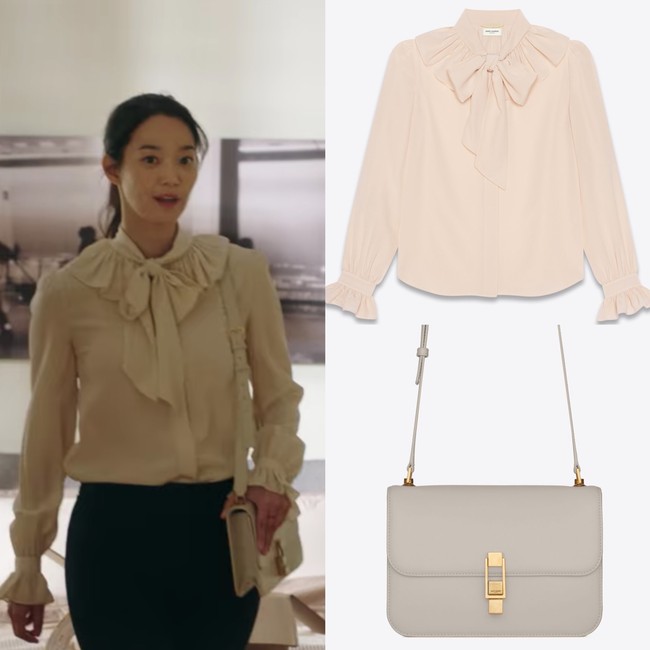 Atasan dan tas mewah yang dikenakan Shin Min Ah merupakan koleksi Saint Laurent. ‘Le Carre Satchel’ abu-abu yang dipegangnya bernilai 2,900 dollar atau sekitar 41,3 juta. Sementara ‘Lavallière-Neck Ruffled Blouse’ bernilai 990 euro atau sekitar Rp 16,7 juta. Foto: dok. Netflix, dok. Saint Laurent