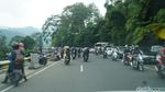 Potret Wisatawan Balas Dendam Mengular di Jalur Puncak