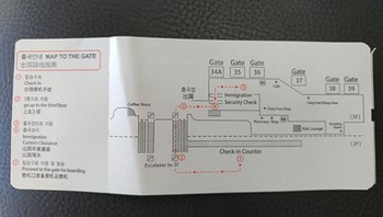Bagian belakang tiket pesawat biasanya tidak banyak informasi, tapi di bandara Seoul tiketnya disertakan peta menuju gate sehingga memudahkan penumpang. Foto: Bored Panda
