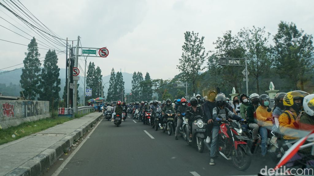 Kemacetan di Puncak, Minggu (5/9/2021)