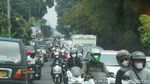Potret Wisatawan Balas Dendam Mengular di Jalur Puncak