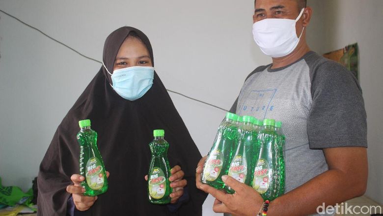 Kisah Irwaningsih Bangkit Dari Kebangkrutan Saat Pandemi, Bikin Usaha Sabun Cuci Piring Langsung Diapresiasi Sandiaga Uno Kisah Irwaningsih Bangkit Dari Kebangkrutan Saat Pandemi, Bikin Usaha Sabun Cuci Piring Langsung Diapresiasi Sandiaga Uno