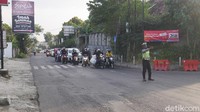Pada libur akhir pekan kali ini ia menjelaskan terjadi peningkatan volume kendaraan yang memadati ruas Jalan Raya Lembang sebanyak 35 persen ketimbang hari-hari biasanya.  