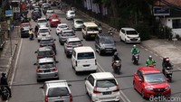 Meski kendaraan didominasi oleh kendaraan dengan pelat nomor Bandung atau D, terpantau juga kendaraan dengan pelat nomor luar kota melintas di Jalan ini, seperti pelat nomor B, F dan Z.