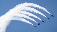 Tim Blue Angels tengah beraksi di Maine Air Show.