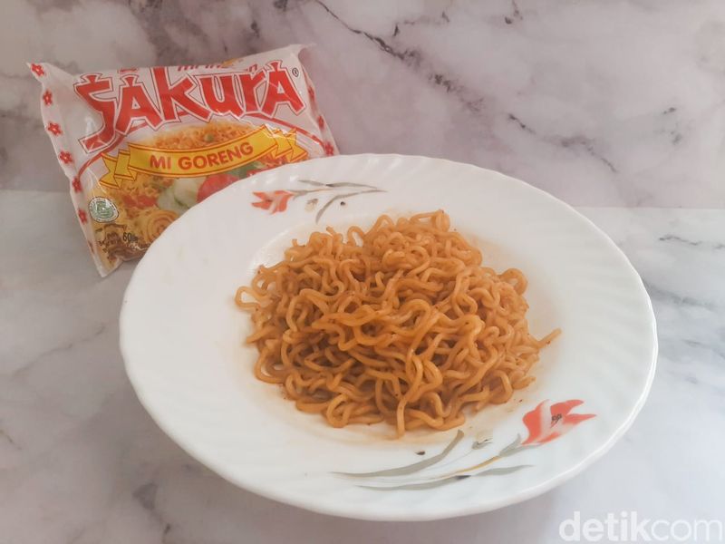 Mie Instan Harga Rp 1.000-an di Indonesia. Ada 3 Merek Mie Instan yaitu Sakura, Intermi, dan GAGA 1000.