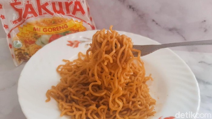 Mie Instan Harga Rp 1.000-an di Indonesia. Ada 3 Merek Mie Instan yaitu Sakura, Intermi, dan GAGA 1000.