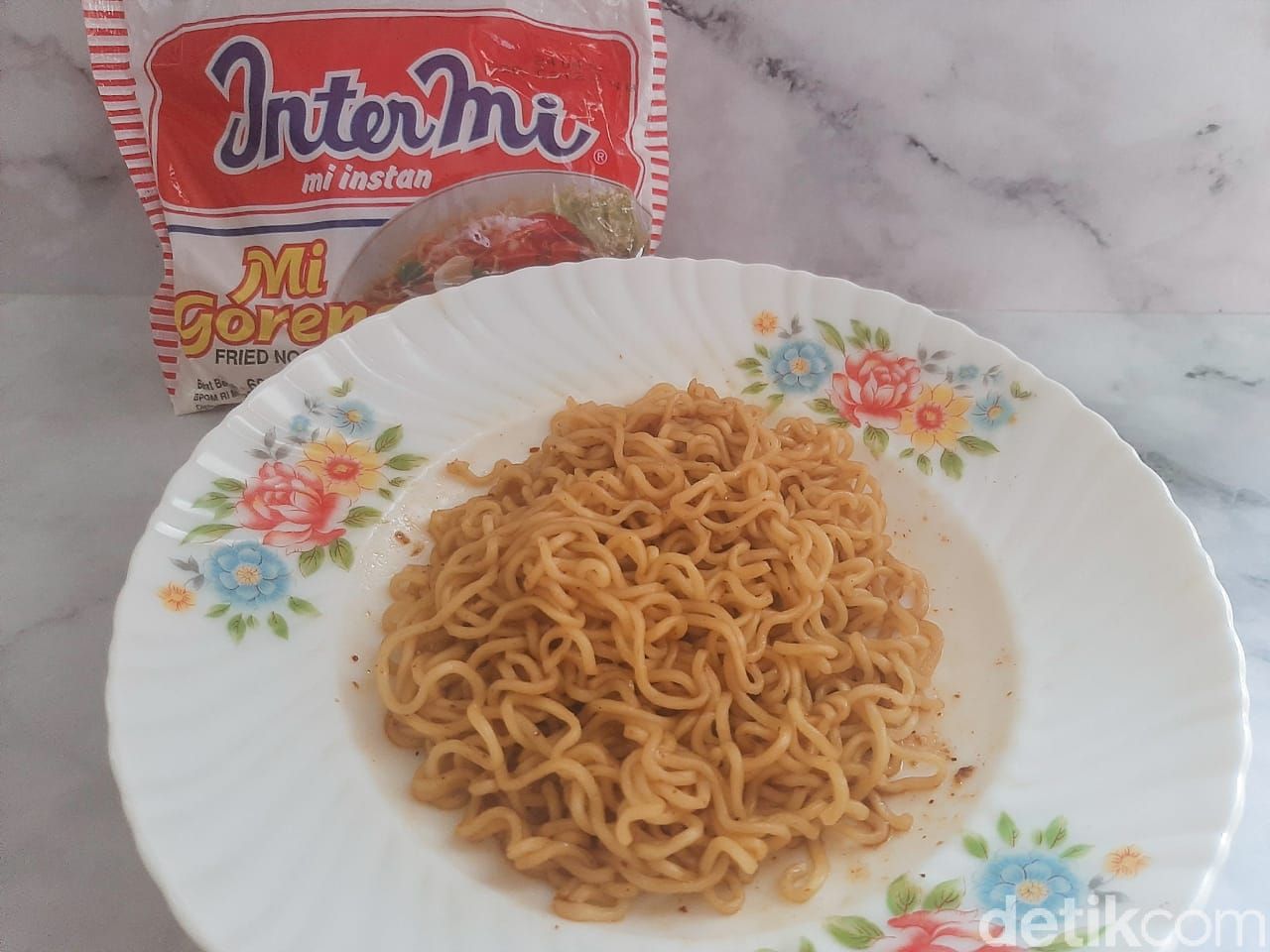 Mie Instan Harga Rp 1.000-an di Indonesia. Ada 3 Merek Mie Instan yaitu Sakura, Intermi, dan GAGA 1000.