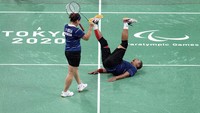 Hary/Leani mengunci medali emas setelah menang dua gim langsung 23-21, 21-17.