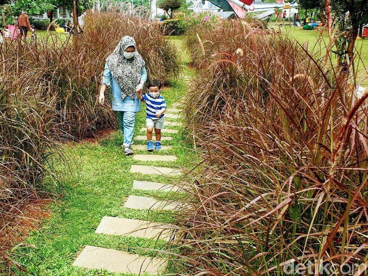 Nggak Usah Jauh-jauh, Piknik di Tengah Kota Ini juga Nggak Kalah Asyik