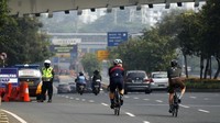 Polisi tampak berjaga di sekitar area penyekatan.